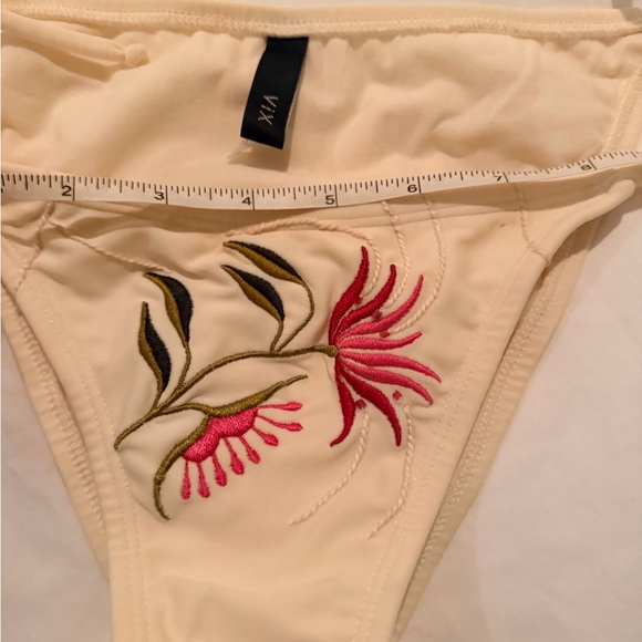 VIX Swimwear Brazilian String Bikini (Top M, Bottom L) - Picture 9 of 9